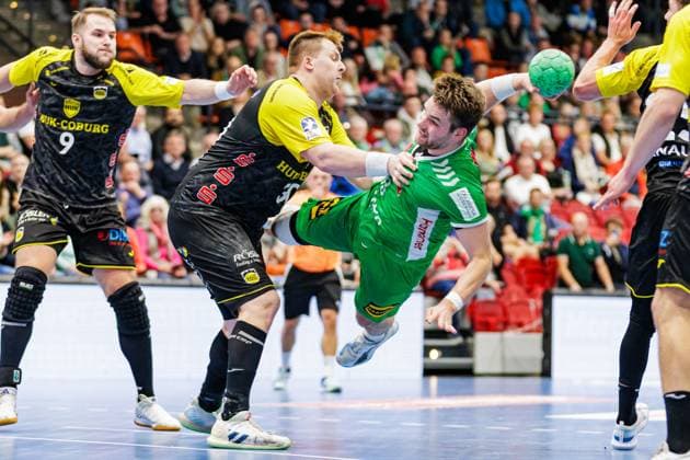 v l Nils Roeller HSC 2000 Coburg, 30 , Ian Weber GWD Minden, 13 GER, GWD Minden vs HSC 2000 Coburg, Handball, 2 Bundesliga, Matchday 8, Season 2024 2025, 22 10 2024 GER, GWD Minden vs HSC 2000 Coburg, Handball, 2 Bundesliga, Matchday 8, Season 2024 2025, 22 10 2024 Luebbecke Copyright: xEibner-Pressefoto JanxRollingerx EP_JSK