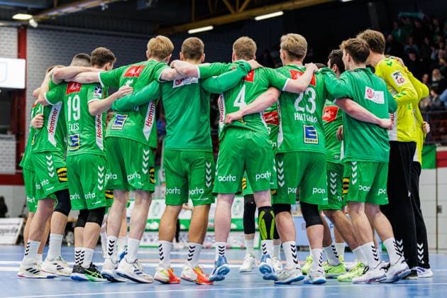 The GWD Minden team celebrates after a 38 33 victory GER, GWD Minden vs HSC 2000 Coburg, Handball, 2 Bundesliga, Matchday 8, Season 2024 2025, 22 10 2024 GER, GWD Minden vs HSC 2000 Coburg, Handball, 2 Bundesliga, Matchday 8, Season 2024 2025, 22 10 2024 Luebbecke Copyright: xEibner-Pressefoto JanxRollingerx EP_JSK