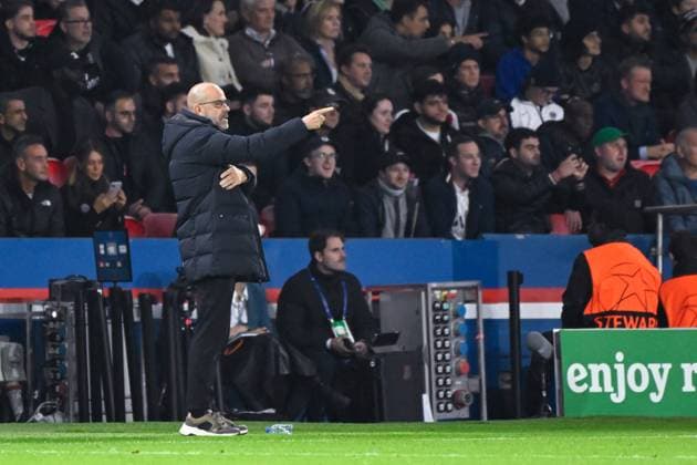 Peter Bosz ( coach PSV ) during the UEFA Champions League match between Paris Saint Germain and PSV Eindhoven at Parc Des Princes on October 22, 2024 in Paris, France. ( Photo by federico pestellini panoramic ) - FOOTBALL : PSG vs PSV - Ligue des Champions - 22 10 2024 FedericoPestellini Panoramic 