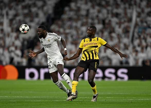 22 10 2024, Football UEFA Champions League 2024 2025, Matchday 3, Real Madrid Borussia Dortmund, at Estadio Santiango Bernabeu in Madrid Spain , v l Antonio Rüdiger Real Madrid vs Serhou Guirassy Borussia Dortmund DFL and DFB regulations prohibit any use of photographs as image sequences and or quasi video