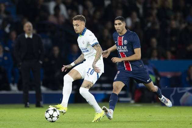 PARIS - (l-r) Noa Lang of PSV Eindhoven, Achraf Hakimi of Paris Saint-Germain during the UEFA Champions League match between Paris Saint Germain and PSV Eindhoven at Parc des Princes on Oct. 22, 2024 in Paris, France. ANP ROBIN VAN LONKHUIJSEN UEFA Champions League 2024 25 xVIxANPxSportx xxANPxIVx 511572035 originalFilename: 511572035.jpg