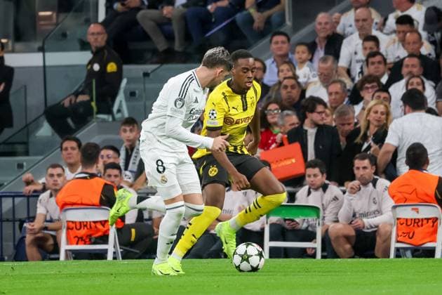 Jamie Gittens Dortmund 43 , Fedde Valverde Madrid 8 , ESP, Real Madrid vs Borussia Dortmund, Football, Champions League, Matchday 3, 2024 2025 season, 22 10 2024 ESP, Real Madrid vs Borussia Dortmund, Football, Champions League, Matchday 3, 2024 2025 season, 22 10 2024 Madrid Copyright: xEibner-Pressefoto JoergxNiebergax EP_JNL