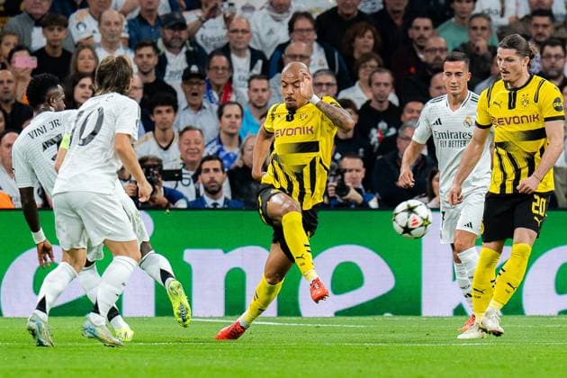 22 10 2024, Real Madrid vs Borussia Dortmund, UEFA Champions League, Matchday 3 Donyell Malen Borussia Dortmund, 21 Marcel Sabitzer Borussia Dortmund, 20 Copyright: xBahhoxKarax