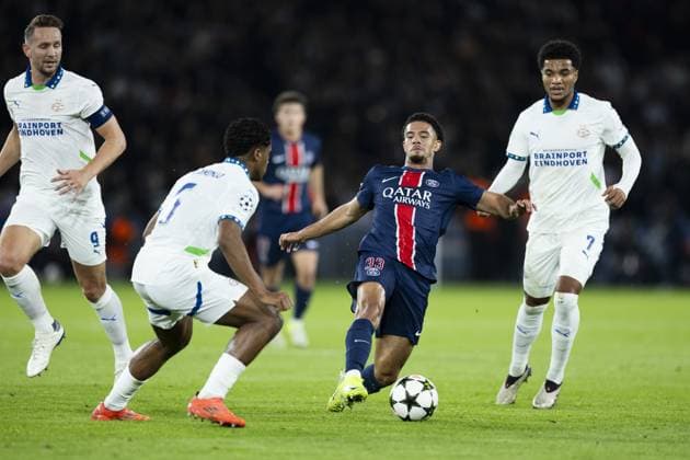 PARIS - (l-r) Luuk de Jong of PSV Eindhoven, Ryan Flamingo of PSV Eindhoven, Warren Zaire-Emery of Paris Saint-Germain, Malik Tillman of PSV Eindhoven during the UEFA Champions League match between Paris Saint Germain and PSV Eindhoven at Parc des Princes on Oct. 22, 2024 in Paris, France. ANP ROBIN VAN LONKHUIJSEN UEFA Champions League 2024 25 xVIxANPxSportx xxANPxIVx 511573245 originalFilename: 511573245.jpg