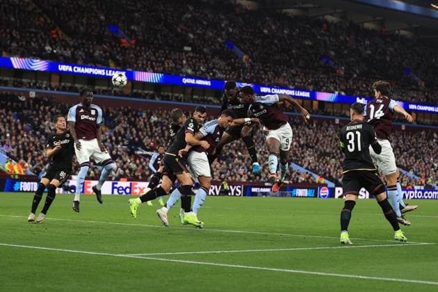 Fußball UEFA-Champions-League-Phase Aston Villa gegen Bologna 22. Oktober 2024 UEFA-Champions-League-Phase Aston Villa gegen Bologna Jhon Duran von Aston Villa scheitert mit einem Kopfball Foto Simon Stacpoole Abseits Birmingham UK  Copyright: xSimonxStacpoolexOffside