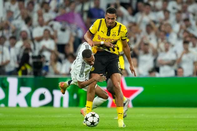 Real Madrid C.F. v Borussia Dortmund - UEFA Champions League 2024 25 League Phase MD3 Kylian Mbappe centre-forward of Real Madrid and France and Felix Nmecha central midfield of Borussia Dortmund and Germany compete for the ball during the UEFA Champions League 2024 25 League Phase MD3 match between Real Madrid C.F. and Borussia Dortmund at Estadio Santiago Bernabeu on October 22, 2024 in Madrid, Spain. Madrid Spain  Copyright: xJosexBretonx originalFilename:bretonhernandez-realmadr241022_npoJD.jpg