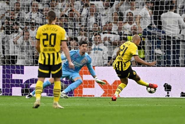 22 10 2024, Football UEFA Champions League 2024 2025, Matchday 3, Real Madrid Borussia Dortmund, at Estadio Santiango Bernabeu in Madrid Spain , Donyell Malen Borussia Dortmund scores to 0 1 against goalkeeper Thibaut Courtois Real Madrid DFL and DFB regulations prohibit any use of photographs as image sequences and or quasi video