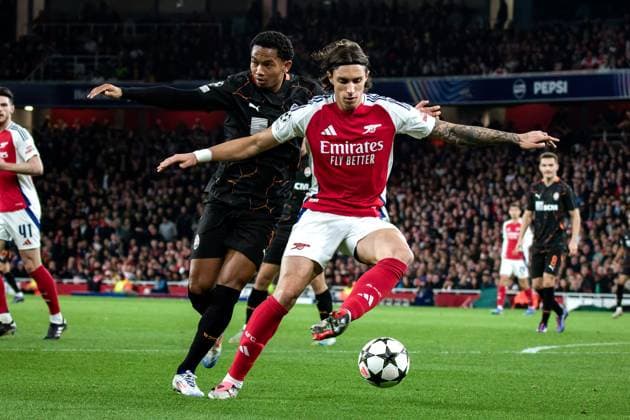 London, England, October 22 2024: Riccardo Calafiori (33 Arsenal) and Eguinaldo (7 FC Shakhtar Donetsk) in action during the UEFA Champions League game between Arsenal and Shakhtar Donetsk at Emirates Stadium in London, England. (Pedro Porru SPP) Copyright: xPedroxPorrux xSPPx spp-en-PePoSp-4F8A1348_DxO