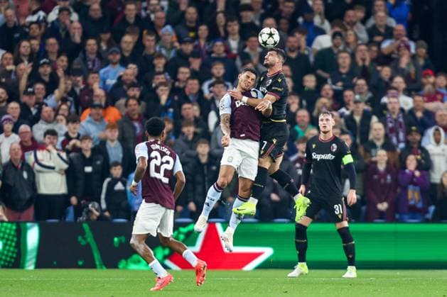 Aston Villa FC v Bologna FC 1909 - UEFA Champions League 2024 25 League Phase MD3 Diego Carlos of Aston Villa and Riccardo Orsolini of Bologna battle in the air during the UEFA Champions League, League Stage match between Aston Villa and Bologna FC 1909 at Villa Park in Birmingham, England, on October 22, 2024. Birmingham West Midlands United Kingdom  Copyright: xMIxNewsx originalFilename:fletcher-astonvil241022_npzyV.jpg