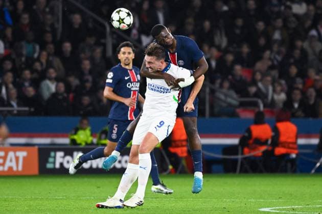 Luuk De Jong ( 9 - PSV ) and William Joel Tenorio Pacho ( 51 - PSG ) during the UEFA Champions League match between Paris Saint Germain and PSV Eindhoven at Parc Des Princes on October 22, 2024 in Paris, France. ( Photo by federico pestellini panoramic ) - FOOTBALL : PSG vs PSV - Ligue des Champions - 22 10 2024 FedericoPestellini Panoramic 