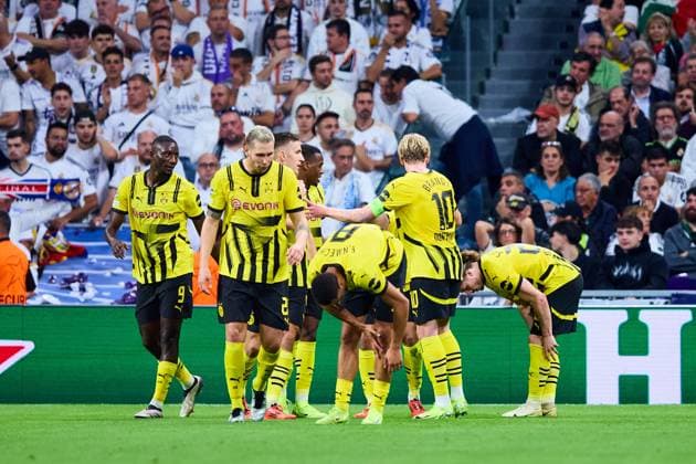 Donyell Malen of Borussia Dortmund celebrating his goal with his teammates during the UEFA Champions League match between Real Madrid vs Borussia Dortmund at Santiago Bernabeu on October 22, 2024 in Madrid (Photo by: LGM) FOOTBALL : Real Madrid vs Borussia Dortmund - UEFA Ligue des Champions - 22 10 2024 LGM Panoramic 