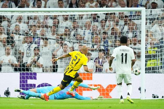 Real Madrid C.F. v Borussia Dortmund - UEFA Champions League 2024 25 League Phase MD3 Donyell Malen right winger of Borussia Dortmund and Netherlands shooting to goal during the UEFA Champions League 2024 25 League Phase MD3 match between Real Madrid C.F. and Borussia Dortmund at Estadio Santiago Bernabeu on October 22, 2024 in Madrid, Spain. Madrid Spain  Copyright: xJosexBretonx originalFilename:bretonhernandez-realmadr241022_np6im.jpg