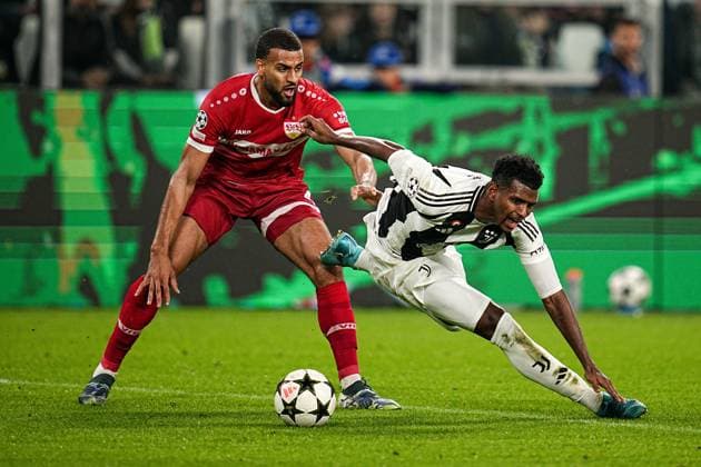 Stuttgart s Fabian Rieder fights for the ball with Juventus Juan Cabal during the Uefa Champions League soccer match, between Juventus and Stuttgart at the Allianz Stadium in Turin, north west Italy - Tuesday, October 22, 2024. - Soccer  Copyright: xMarcoxAlpozzi LaPressex