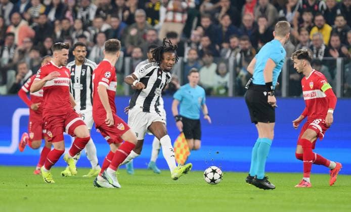 October 22, 2024, Turin, Italy: Juventus Thuram (C) in action during the Uefa Champions League soccer match Juventus FC vs Stuttgart FC at the Allianz Stadium in Turin, Italy, 22 october 2024 ANSA ALESSANDRO DI MARCO Champions League: Juventus vs Stuttgart  - ZUMAa110 20241022_zaf_a110_102 Copyright: xAlessandroxDixMarcox
