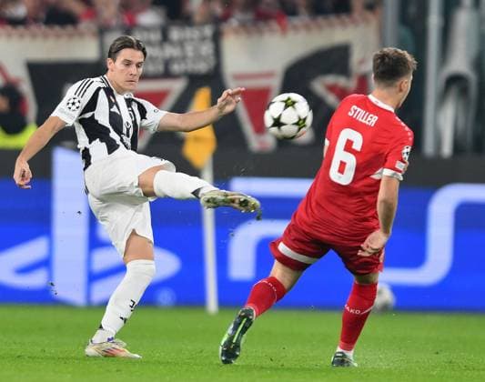 October 22, 2024, Turin, Italy: Juventus NicolÃ² Fagioli (C) in action during the Uefa Champions League soccer match Juventus FC vs Stuttgart FC at the Allianz Stadium in Turin, Italy, 22 october 2024 ANSA ALESSANDRO DI MARCO Champions League: Juventus vs Stuttgart  - ZUMAa110 20241022_zaf_a110_106 Copyright: xAlessandroxDixMarcox