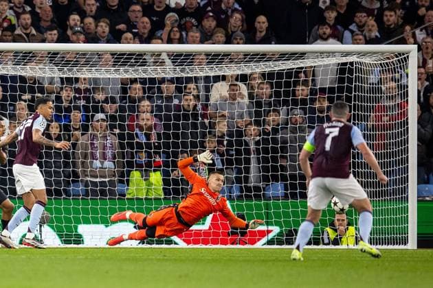 Aston Villa v Bologna Champions League 22 10 2024. Bologna goalkeeper Jukasz Skorupski (1) saves shot during the Champions League match between Aston Villa and Bologna at Villa Park, Birmingham, England on 22 October 2024. Birmingham Villa Park West Midlands England Editorial use only , Copyright: xManjitxNarotrax PSI-20660-0016