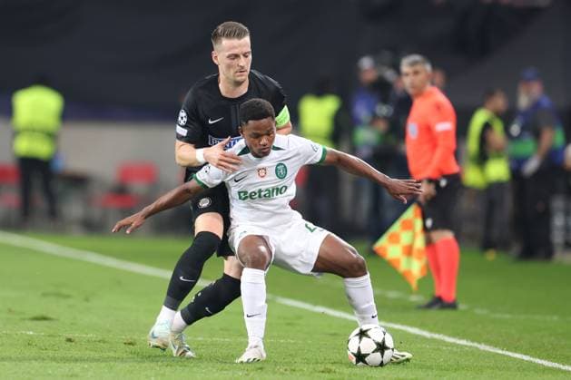 SOCCER - UEFA CL, Sturm vs Sporting KLAGENFURT,AUSTRIA,22.OCT.24 - SOCCER - UEFA Champions League, SK Sturm Graz vs Sporting CP. Image shows Dimitri Lavalee (Sturm) and Geny Catamo (Sporting Lissabon).  GEPAxpictures xChrisxBauer