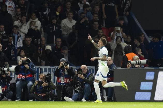 PARIS - Noa Lang of PSV Eindhoven celebrates the 0-1 during the UEFA Champions League match between Paris Saint Germain and PSV Eindhoven at Parc des Princes on Oct. 22, 2024 in Paris, France. ANP ROBIN VAN LONKHUIJSEN UEFA Champions League 2024 25 xVIxANPxSportx xxANPxIVx 511575085 originalFilename: 511575085.jpg