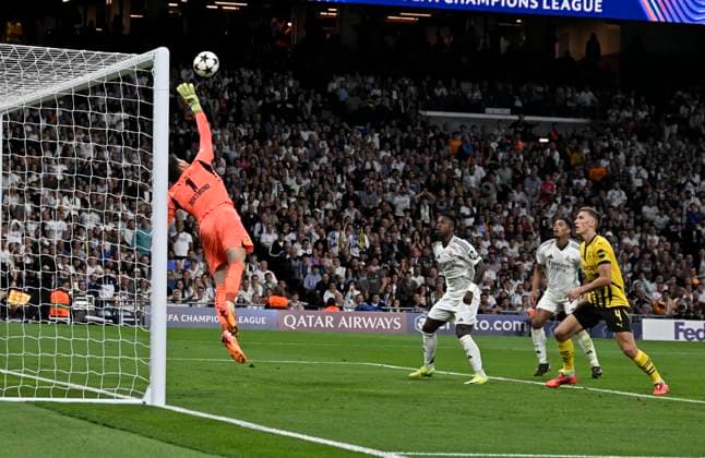 22 10 2024, Football UEFA Champions League 2024 2025, Matchday 3, Real Madrid Borussia Dortmund, at Estadio Santiango Bernabeu in Madrid Spain , Goalkeeper Gregor Kobel Borussia Dortmund deflects the ball over the goal DFL and DFB regulations prohibit any use of photographs as image sequences and or quasi video