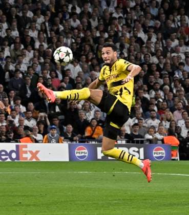 22 10 2024, Football UEFA Champions League 2024 2025, Matchday 3, Real Madrid Borussia Dortmund, at Estadio Santiango Bernabeu in Madrid Spain , Ramy Bensebaini Borussia Dortmund on the ball DFL and DFB regulations prohibit any use of photographs as image sequences and or quasi video