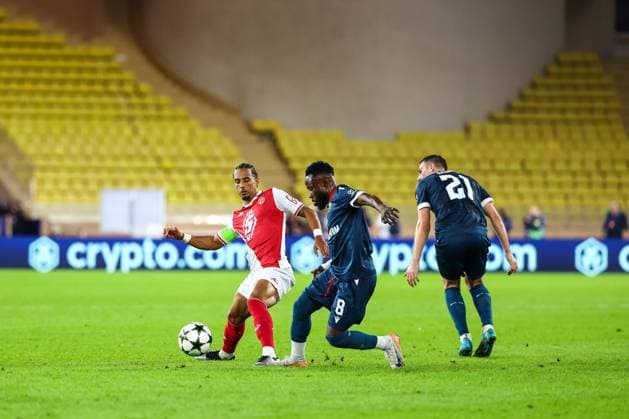Fußball, CL, AS Monaco - Roter Stern Belgrad 22nd October 2024 - UEFA CHAMPIONS LEAGUE - J3 - SEASON 2024 2025 - AS MONACO vs CRVENA ZVEZDA - STADE LOUIS II kanga (guelor) tackles by kanga (guelor) during the game MONACO MONACO Copyright: xSPORTPIXPRESSx xFREDxPORCUx