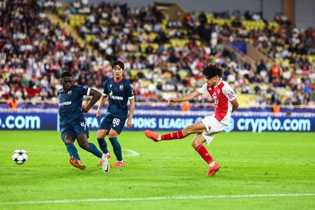 Fußball, CL, AS Monaco - Roter Stern Belgrad 22nd October 2024 - UEFA CHAMPIONS LEAGUE - J3 - SEASON 2024 2025 - AS MONACO vs CRVENA ZVEZDA - STADE LOUIS II akliouche (maghnes) kicks the ball front of djiga (nasser) MONACO MONACO Copyright: xSPORTPIXPRESSx xFREDxPORCUx