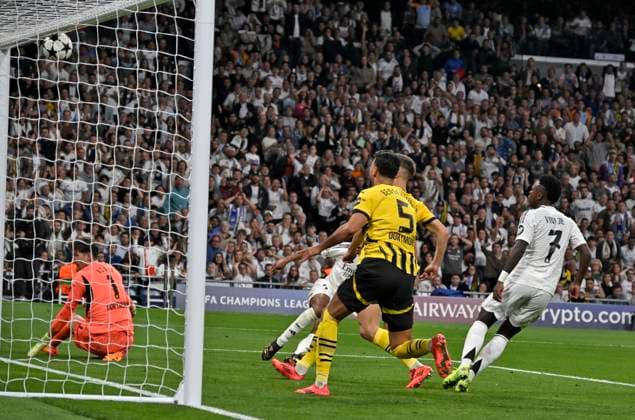 22 10 2024, Football UEFA Champions League 2024 2025, Matchday 3, Real Madrid Borussia Dortmund, at Estadio Santiango Bernabeu in Madrid Spain , Jude Bellingham Real Madrid his shot lands on the crossbar DFL and DFB regulations prohibit any use of photographs as image sequences and or quasi video