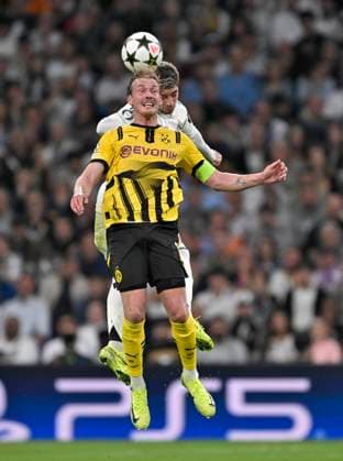 22 10 2024, Football UEFA Champions League 2024 2025, Matchday 3, Real Madrid Borussia Dortmund, at Estadio Santiango Bernabeu in Madrid Spain , v l Federico Valverde Real Madrid vs Julian Brandt Borussia Dortmund DFL and DFB regulations prohibit any use of photographs as image sequences and or quasi video
