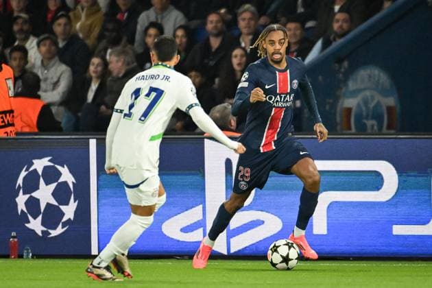Champions League PSG vs PSV Eindhoven FA Paris Saint-Germain’s forward Bradley Barcola fights for the ball during the UEFA Champions League football match between Paris Saint-Germain and PSV Eindhoven at the Parc des Princes Stadium in Paris on October 22, 2024. Photo by Firas Abdullah ABACAPRESS.COM Paris Ile-de-France France  Copyright: xAbdullahxFiras ABACAx