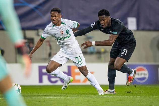 SOCCER - UEFA CL, Sturm vs Sporting KLAGENFURT,AUSTRIA,22.OCT.24 - SOCCER - UEFA Champions League, SK Sturm Graz vs Sporting CP. Image shows Geny Catamo (Sporting Lissabon) and Tochi Chukwuani (Sturm).  GEPAxpictures xMatthiasxTrinkl