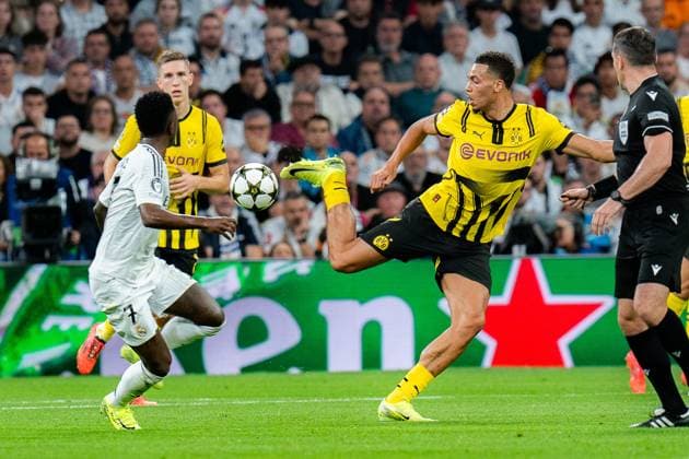 22 10 2024, Real Madrid vs Borussia Dortmund, UEFA Champions League, Matchday 3 Felix Nmecha Borussia Dortmund, 8 vs Vinicius Junior Real Madrid, 7 Copyright: xBahhoxKarax