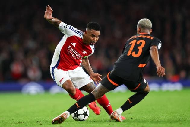 Gabriel Jesus of Arsenal takes on Pedrinho of Shakhtar Donetsk Arsenal v Shakhtar Donetsk, UEFA Champions League, Group Stage, Football, Emirates Stadium, London, UK, 22 Oct 2024 EDITORIAL USE ONLY No use with unauthorised audio, video, data, fixture lists, club league logos or live services. Online in-match use limited to 120 images, no video emulation. No use in betting, games or single club league player publications.  Copyright: xSimonxDael Shutterstockx 14801590ae