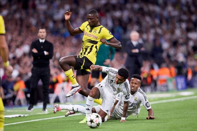 Jamie Gittens of Borussia Dortmund and Rodrygo Goes of Real Madrid CF Real Madrid v Borusssia Dortmund, La Liga, Football, Santiago Bernabeu Stadium, Madrid, Spain - 22 Oct 2024  Copyright: xRubenxAlbarran Shutterstockx 14805565af