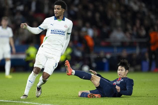 PARIS - (l-r) Malik Tillman of PSV Eindhoven, Kang-in Lee of Paris Saint-Germain during the UEFA Champions League match between Paris Saint Germain and PSV Eindhoven at Parc des Princes on Oct. 22, 2024 in Paris, France. ANP ROBIN VAN LONKHUIJSEN UEFA Champions League 2024 25 xVIxANPxSportx xxANPxIVx 511578057 originalFilename: 511578057.jpg