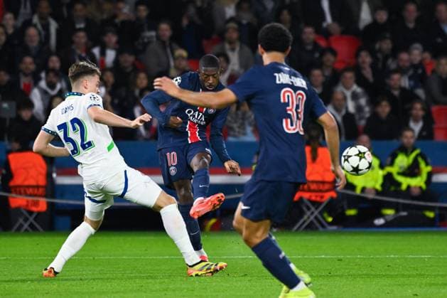 Ousmane DEMBELE ( 10 - PSG ) and Matteo Dams ( 32 - PSV ) during the UEFA Champions League match between Paris Saint Germain and PSV Eindhoven at Parc Des Princes on October 22, 2024 in Paris, France. ( Photo by federico pestellini panoramic ) - FOOTBALL : PSG vs PSV - Ligue des Champions - 22 10 2024 FedericoPestellini Panoramic 