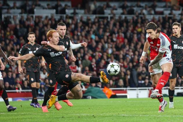 Arsenal FC v FC Shakhtar Donetsk Riccardo Calafiori of Arsenal FC shoots at goal during the Arsenal FC v FC Shakhtar Donetsk UEFA Champions League Round 1 match at the Emirates Stadium, London, England, United Kingdom on 22 October 2024 Editorial use only. All images are copyright Every Second Media Limited. No images may be reproduced without prior permission. Copyright: xIMAGO EveryxSecondxMediax ESM-1178-0006
