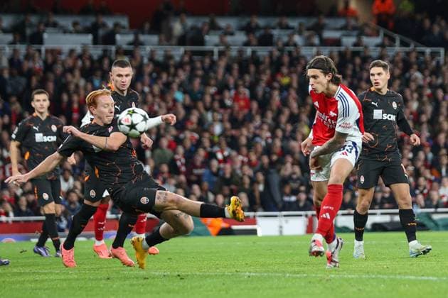 Sport Bilder des Tages Arsenal FC v FC Shakhtar Donetsk Riccardo Calafiori of Arsenal FC shoots at goal during the Arsenal FC v FC Shakhtar Donetsk UEFA Champions League Round 1 match at the Emirates Stadium, London, England, United Kingdom on 22 October 2024 Editorial use only. All images are copyright Every Second Media Limited. No images may be reproduced without prior permission. Copyright: xIMAGO EveryxSecondxMediax ESM-1178-0007