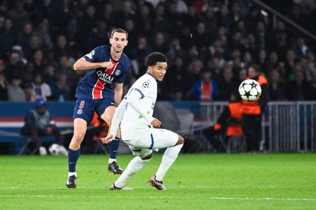 Fabián Ruiz ( 8 - PSG ) and Malik Tillman ( 7 - PSV ) during the UEFA Champions League match between Paris Saint Germain and PSV Eindhoven at Parc Des Princes on October 22, 2024 in Paris, France. ( Photo by federico pestellini panoramic ) - FOOTBALL : PSG vs PSV - Ligue des Champions - 22 10 2024 FedericoPestellini Panoramic 