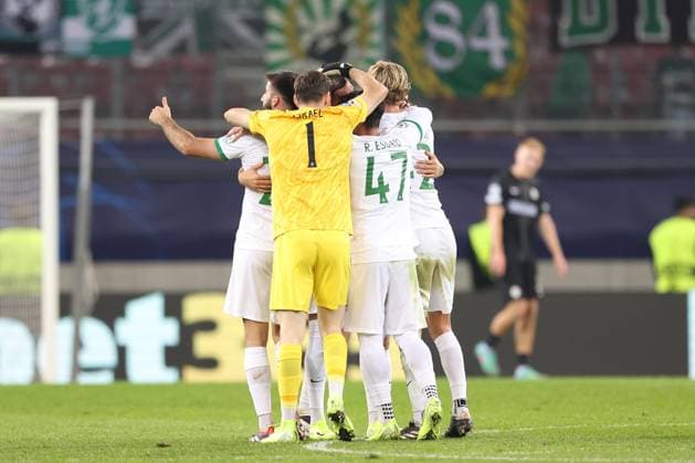 SOCCER - UEFA CL, Sturm vs Sporting KLAGENFURT,AUSTRIA,22.OCT.24 - SOCCER - UEFA Champions League, SK Sturm Graz vs Sporting CP. Image shows the rejoicing of Sporting Lissabon.  GEPAxpictures xChrisxBauer
