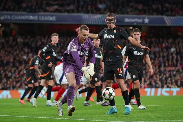UEFA Champions League, League Stage Arsenal v FC Shakhtar Donetsk Dmytro Riznyk of Shakhtar Donetsk saves a shot on goal during the UEFA Champions League, League Stage Arsenal vs FC Shakhtar Donetsk at Emirates Stadium, London, United Kingdom, 22nd October 2024 (Photo by Izzy Poles News Images) London Emirates Stadium Greater London United Kingdom Copyright: xIzzyxPoles NewsxImagesx