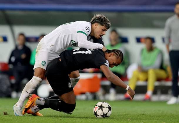 SOCCER - UEFA CL, Sturm vs Sporting KLAGENFURT,AUSTRIA,22.OCT.24 - SOCCER - UEFA Champions League, SK Sturm Graz vs Sporting CP. Image shows Maxi Araujo (Sporting Lissabon) and Emanuel Aiwu (Sturm).  GEPAxpictures xHansxOberlaender