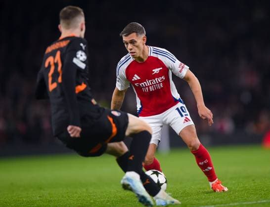 22nd October 2024; Emirates Stadium, London, England; UEFA Champions League Football, Arsenal versus Shakhtar Donetsk; Leandro Trossard of Arsenal takes on Artem Bondarenko of Shakhtar Donetsk  ActionPlus12706239 SalvioxCalabrese