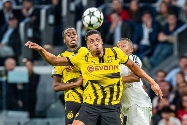 22 10 2024, Real Madrid vs Borussia Dortmund, UEFA Champions League, Matchday 3 Felix Nmecha Borussia Dortmund, 8 vs Vinicius Junior Real Madrid, 7 Copyright: xBahhoxKarax