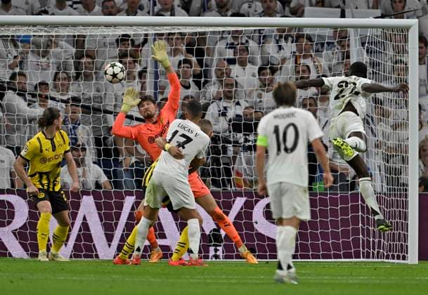 22 10 2024, Football UEFA Champions League 2024 2025, Matchday 3, Real Madrid Borussia Dortmund, at Estadio Santiango Bernabeu in Madrid Spain , Antonio Rüdiger Real Madrid scores with a header to make it 1-2 against goalkeeper Gregor Kobel Borussia Dortmund DFL and DFB regulations prohibit any use of photographs as image sequences and or quasi video