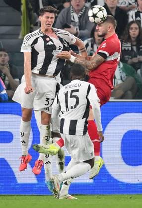October 22, 2024, Turin, Italy: Juventus NicolÃ² Savona and Stuttgart s Jeff Chabot in action during the Uefa Champions League soccer match Juventus FC vs Stuttgart FC at the Allianz Stadium in Turin, Italy, 22 october 2024 ANSA ALESSANDRO DI MARCO Champions League: Juventus vs Stuttgart  - ZUMAa110 20241022_zaf_a110_113 Copyright: xAlessandroxDixMarcox