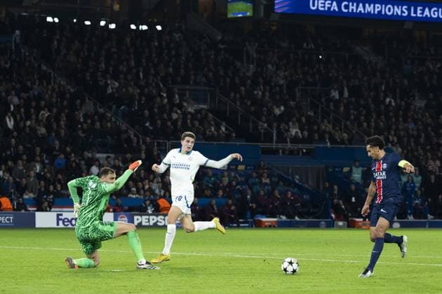 PARIS - (l-r) Paris Saint-Germain goalkeeper Gianluigi Donnarumma, Guus Til of PSV Eindhoven, Marquinhos of Paris Saint-Germain during the UEFA Champions League match between Paris Saint Germain and PSV Eindhoven at Parc des Princes on Oct. 22, 2024 in Paris, France. ANP ROBIN VAN LONKHUIJSEN UEFA Champions League 2024 25 xVIxANPxSportx xxANPxIVx 511580357 originalFilename: 511580357.jpg