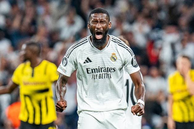 Bilder des Jahres 2024, Sport 10 Oktober Sport Themen der Woche KW43 Sport Bilder des Tages 22.10.2024, Real Madrid vs. Borussia Dortmund, UEFA Champions League, 3. Spieltag Antonio Rüdiger (Real Madrid, 22) jubelt nach dem Tor zum 2:2 durch Vinicius Junior (Real Madrid, 7) *** 22 10 2024, Real Madrid vs Borussia Dortmund, UEFA Champions League, Matchday 3 Antonio Rüdiger Real Madrid, 22 celebrates after Vinicius Junior Real Madrid, 7 scores to make it 2 2 Copyright: xBahhoxKarax