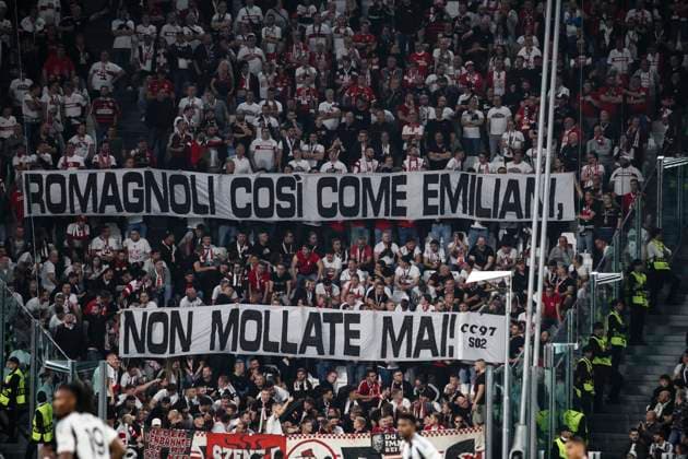 Juventus v VfB Stuttgart - UEFA Champions League 2024 25 League Phase MD3 Stuttgart supporters cheer during the UEFA Champions League league phase football match number 3, Juventus vs. Stuttgart, at the Allianz Stadium in Turin, Piedmont, Italy, on October 22, 2024. Turin Italy  Copyright: xMatteoxBottanellix originalFilename:bottanelli-juventus241022_npGPA.jpg