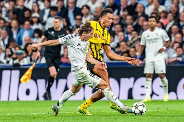 22 10 2024, Real Madrid vs Borussia Dortmund, UEFA Champions League, Matchday 3 Felix Nmecha Borussia Dortmund, 8 vs Luka Modric Real Madrid, 10 Copyright: xBahhoxKarax