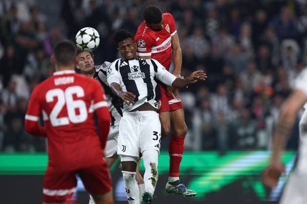 Juventus v VfB Stuttgart - UEFA Champions League 2024 25 League Phase MD3 Juan David Cabal of Juventus Fc and Jamie Leweling of VfB Stuttgart battle for the ball during the Uefa Champions League 2024-25 match beetween Juventus Fc and VfB Stuttgart at Allianz Stadium on October 22, 2024 in Turin, Italy . Torino Allianz Stadium Italy Copyright: xMarcoxCanonierox